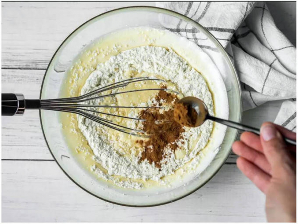 Пышная шарлотка с яблоками в духовке простая Пышная шарлотка с яблоками в духовке простая