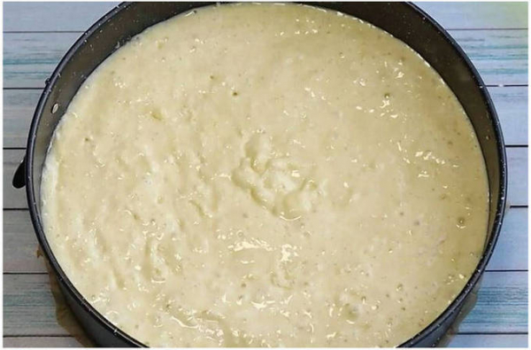 Пышная шарлотка с яблоками в духовке простая Пышная шарлотка с яблоками в духовке простая