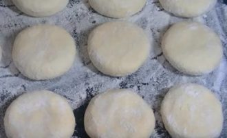 Пышные сырники из творога на сковороде классические Пышные сырники из творога на сковороде классические