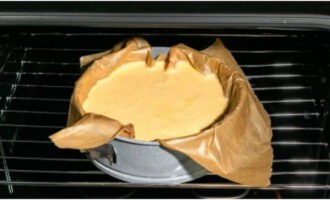 Пышная шарлотка с яблоками в духовке простая Пышная шарлотка с яблоками в духовке простая