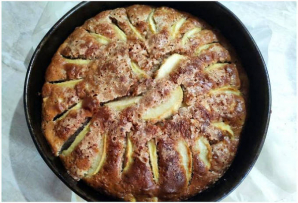 Пышная шарлотка с яблоками в духовке простая Пышная шарлотка с яблоками в духовке простая