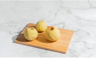 Пышная шарлотка с яблоками в духовке простая Пышная шарлотка с яблоками в духовке простая