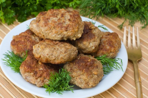 Гора вкусных котлет из 200 граммов фарша. Спасительный рецепт на трудные времена Гора вкусных котлет из 200 граммов фарша. Спасительный рецепт на трудные времена