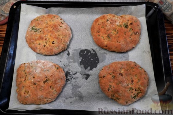Дрожжевые лепёшки на йогурте, с кинзой, укропом и зелёным луком Дрожжевые лепёшки на йогурте, с кинзой, укропом и зелёным луком