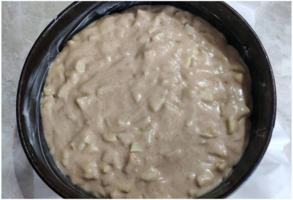 Пышная шарлотка с яблоками в духовке простая Пышная шарлотка с яблоками в духовке простая