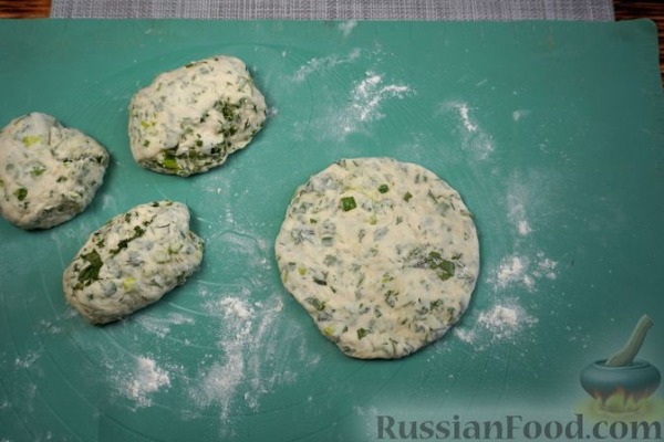 Дрожжевые лепёшки на йогурте, с кинзой, укропом и зелёным луком Дрожжевые лепёшки на йогурте, с кинзой, укропом и зелёным луком