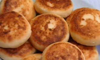 Пышные сырники из творога на сковороде классические Пышные сырники из творога на сковороде классические