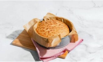 Пышная шарлотка с яблоками в духовке простая Пышная шарлотка с яблоками в духовке простая