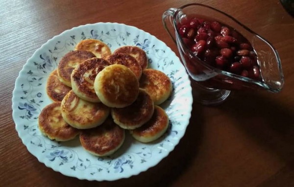 Пышные сырники из творога на сковороде классические Пышные сырники из творога на сковороде классические