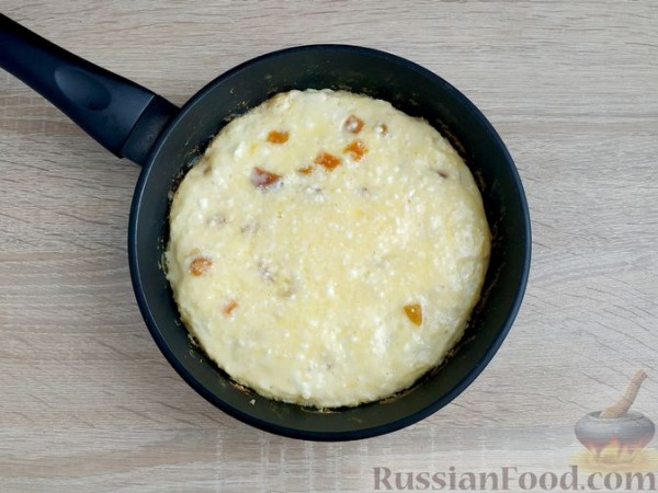 Сладкий омлет с творогом и курагой Сладкий омлет с творогом и курагой