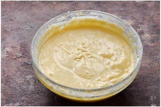 Пышная шарлотка с яблоками в духовке простая Пышная шарлотка с яблоками в духовке простая