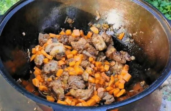 Узбекский плов в казане