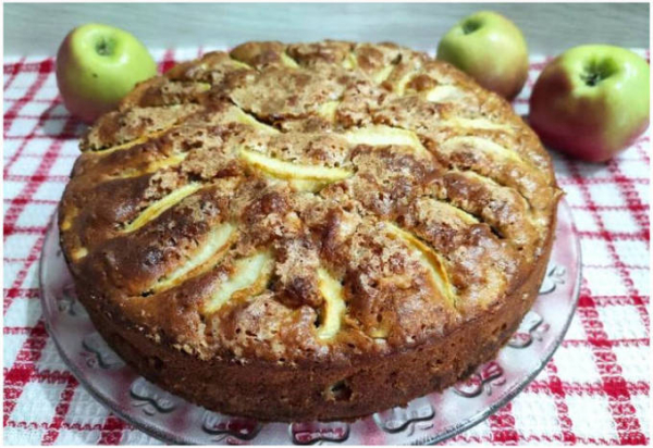Пышная шарлотка с яблоками в духовке простая Пышная шарлотка с яблоками в духовке простая
