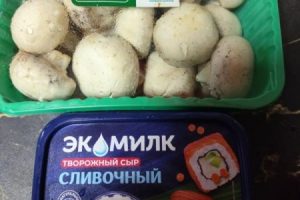 Рецепт: Шампиньоны с творожным сыром в беконе на мангале — Сочные