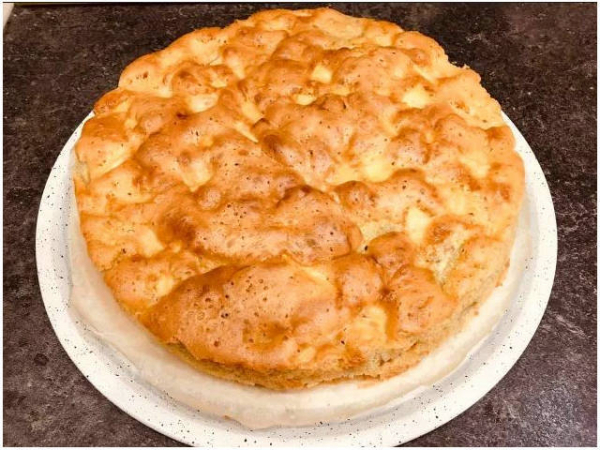 Пышная шарлотка с яблоками в духовке простая Пышная шарлотка с яблоками в духовке простая