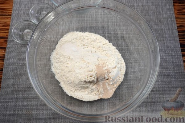 Дрожжевые лепёшки на йогурте, с кинзой, укропом и зелёным луком Дрожжевые лепёшки на йогурте, с кинзой, укропом и зелёным луком