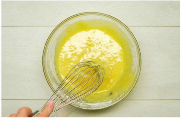 Пышная шарлотка с яблоками в духовке простая Пышная шарлотка с яблоками в духовке простая