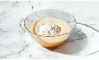 Пышная шарлотка с яблоками в духовке простая Пышная шарлотка с яблоками в духовке простая