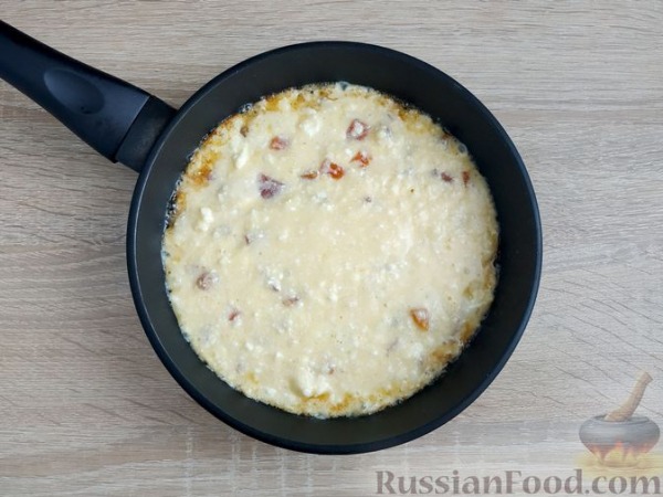 Сладкий омлет с творогом и курагой Сладкий омлет с творогом и курагой