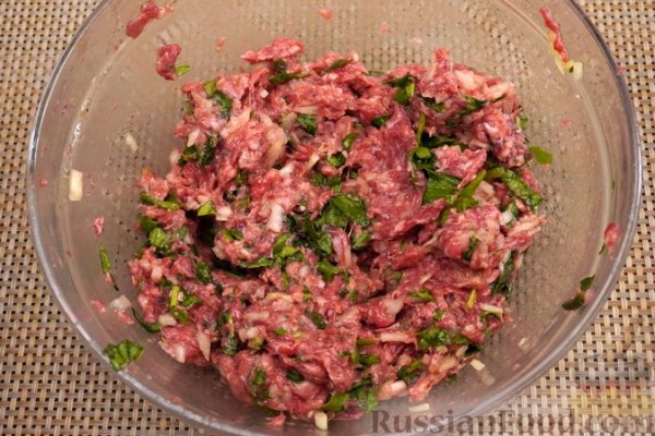 Котлеты из фарша со шпинатом и овсяными хлопьями Котлеты из фарша со шпинатом и овсяными хлопьями