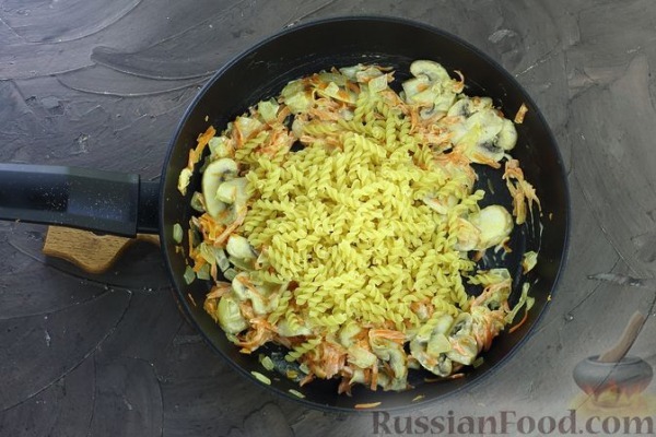 Макароны с грибами и фасолью (на сковороде) Макароны с грибами и фасолью (на сковороде)