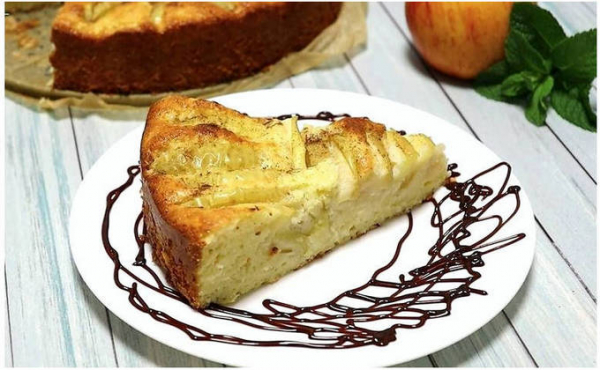 Пышная шарлотка с яблоками в духовке простая Пышная шарлотка с яблоками в духовке простая
