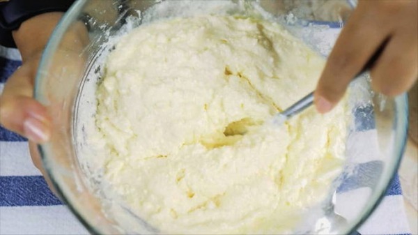 Пышные сырники из творога на сковороде классические Пышные сырники из творога на сковороде классические