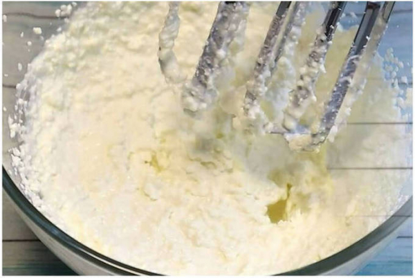 Пышная шарлотка с яблоками в духовке простая Пышная шарлотка с яблоками в духовке простая
