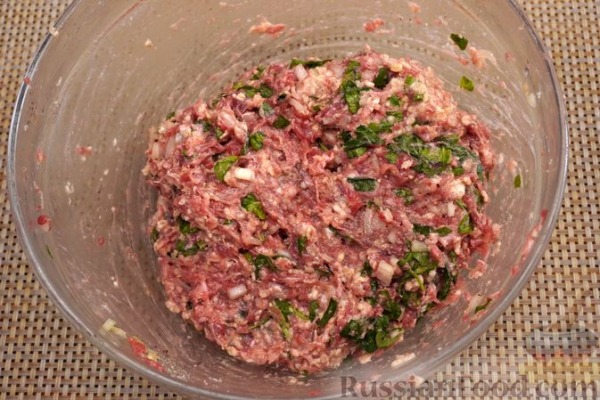 Котлеты из фарша со шпинатом и овсяными хлопьями Котлеты из фарша со шпинатом и овсяными хлопьями