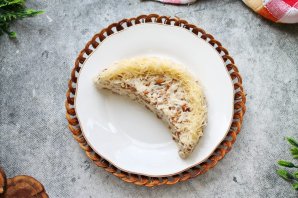 Салат "Арбузная долька" с курицей и грибами Салат "Арбузная долька" с курицей и грибами