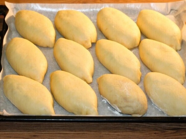 Пирожки печёные с яблоками и корицей Пирожки печёные с яблоками и корицей