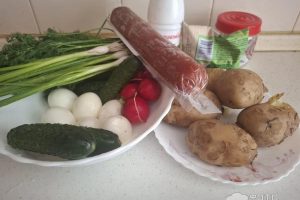 Рецепт: Окрошка с колбасой — Готовлю с любовью.