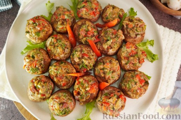 Фаршированные грибы с беконом и сладким перцем Фаршированные грибы с беконом и сладким перцем
