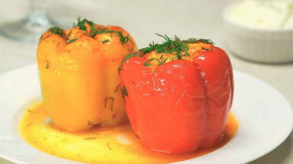 Фаршированные перцы с фаршем и рисом в кастрюле Фаршированные перцы с фаршем и рисом в кастрюле