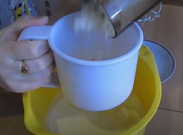 Пышная шарлотка с яблоками в духовке классическая Пышная шарлотка с яблоками в духовке классическая