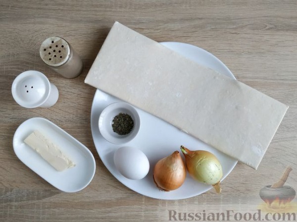 Слойки с луком и пряными травами Слойки с луком и пряными травами