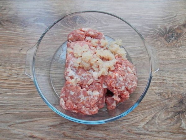Фаршированные перцы с фаршем и рисом в кастрюле Фаршированные перцы с фаршем и рисом в кастрюле