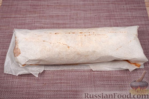 Рулет из блинного теста, с паштетом (в духовке) Рулет из блинного теста, с паштетом (в духовке)