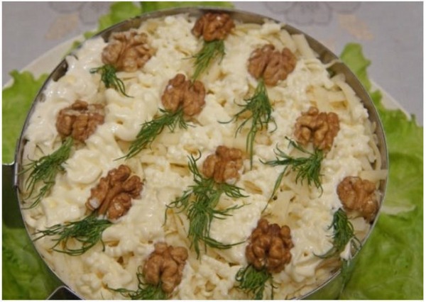 Салат с курицей и ананасами классический Салат с курицей и ананасами классический