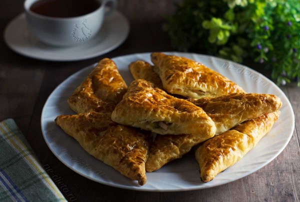 Слойки с ветчиной и сыром Слойки с ветчиной и сыром