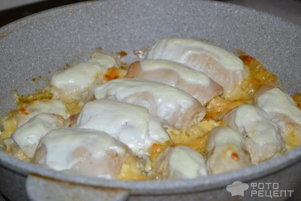 Рецепт: Рулетики из куриного филе - С сыром, творогом, пряностями и сметаной Рецепт: Рулетики из куриного филе - С сыром, творогом, пряностями и сметаной