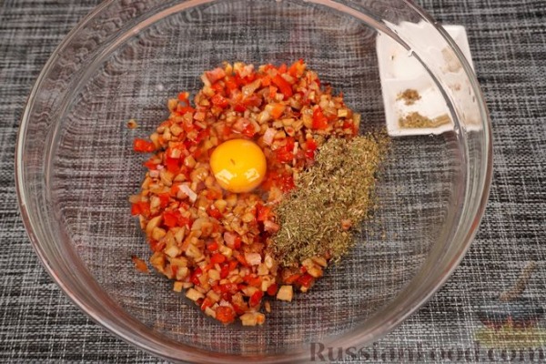 Фаршированные грибы с беконом и сладким перцем Фаршированные грибы с беконом и сладким перцем