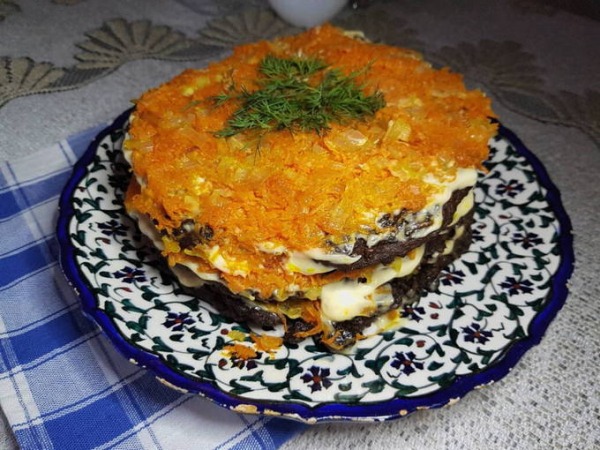 Печеночный торт из свиной печени классический Печеночный торт из свиной печени классический
