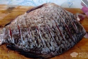 Рецепт: Караси в сметане — В сметанном соусе.