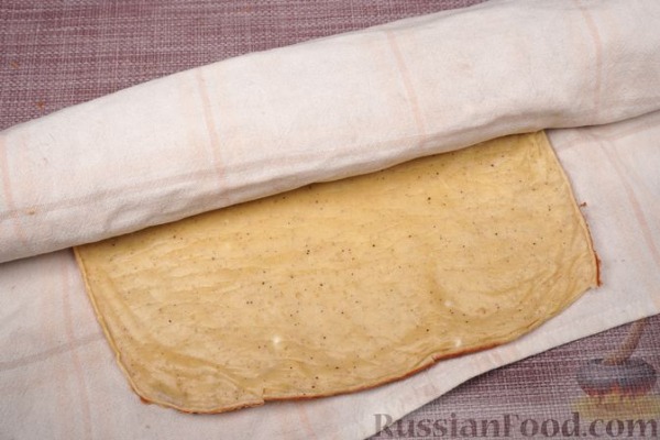 Рулет из блинного теста, с паштетом (в духовке) Рулет из блинного теста, с паштетом (в духовке)