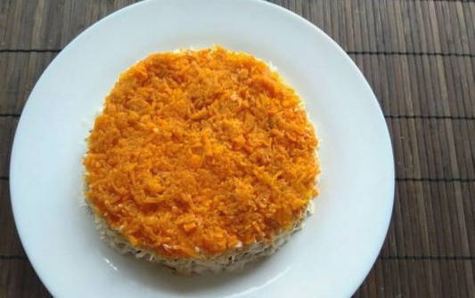Салат Мимоза с сыром и консервами классический Салат Мимоза с сыром и консервами классический