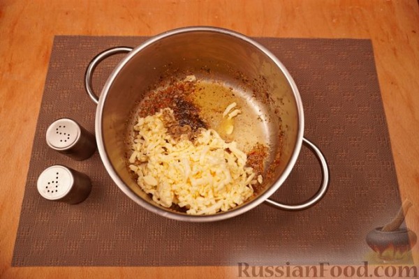 Макароны-ракушки, фаршированные курицей, под сырно-сливочным соусом Макароны-ракушки, фаршированные курицей, под сырно-сливочным соусом