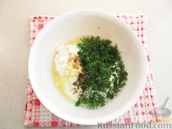 Салат из огурцов, редиса, кукурузы и лука Салат из огурцов, редиса, кукурузы и лука