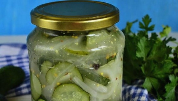 Салат из огурцов с луком и растительным маслом на зиму Салат из огурцов с луком и растительным маслом на зиму