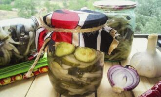 Салат из огурцов с луком и растительным маслом на зиму Салат из огурцов с луком и растительным маслом на зиму